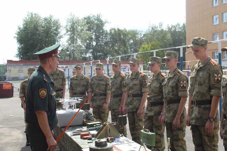 С курсантами 1 курсов военного института проведены показные занятия по соблюдению требований безопасности.  