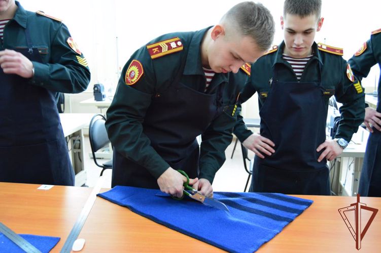 В военном институте проведён конкурс «Лучший портной — 2022»