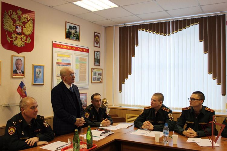 На кафедре военной педагогики и психологии военного института проведен круглый стол к 350-летию со дня рождения российского императора Петра Первого