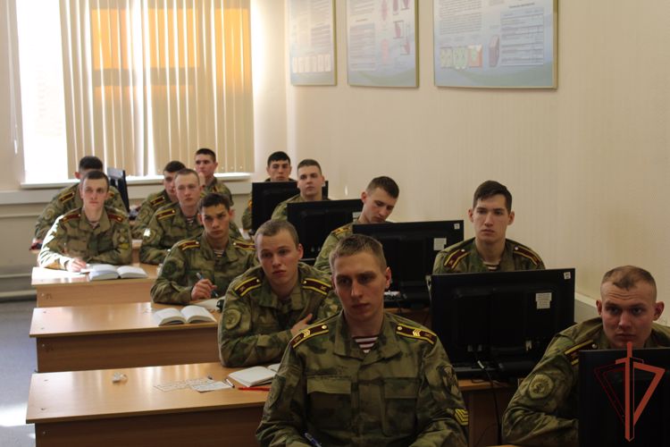 В Пермском военном институте с курсантами факультета (инженерного обеспечения) проведено занятие в режиме видео-конференц-связи