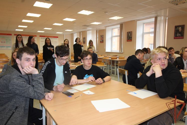 Преподаватели кафедры математики и физики Пермского военнго института организовали интеллектуальную игру-конкурс «По Пермскому краю с царицей наук»