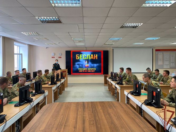 С курсантами военного института проведен тематический утренник «Город ангелов. Беслан - боль и скорбь всей планеты», посвященный Дню солидарности в борьбе с терроризмом