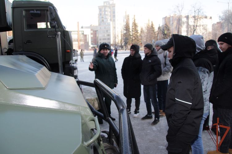 Пермский военный институт принял активное участие в проведении краевого дня призывника «Наша слава — Российская держава!»