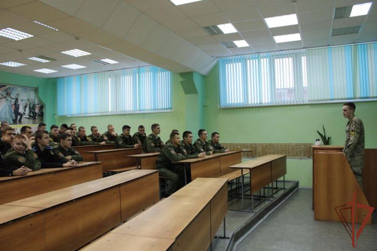 Курсанты факультета (кинологического) провели встречу с учащимися Кадетской школы-интерната «Екатеринбургского кадетского корпуса войск национальной гвардии Российской Федерации» и учащимися 11 классов
