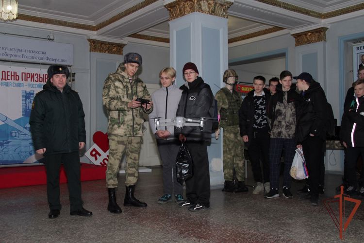 Пермский военный институт принял активное участие в проведении краевого дня призывника «Наша слава — Российская держава!»