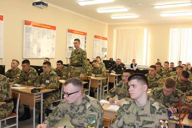 На кафедре инженерно-технических средств охраны факультета (инженерного обеспечения) проведено показное занятие