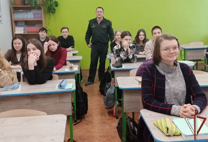 Офицерами кафедры кинологии факультета (кинологического) проведены встречи с учащимися средних общеобразовательных школ города Перми