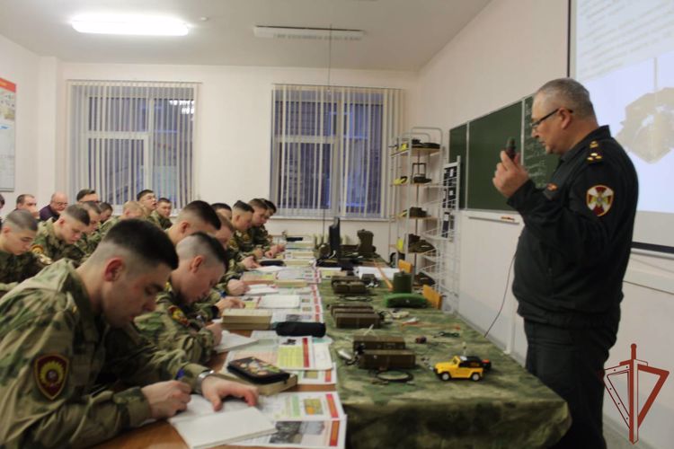 В Пермском военном институте проведено показное занятие по дисциплине «Устройство и преодоление инженерных заграждений»