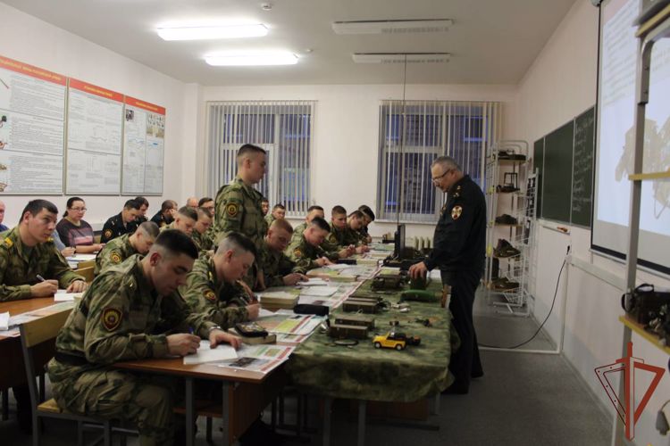В Пермском военном институте проведено показное занятие по дисциплине «Устройство и преодоление инженерных заграждений»