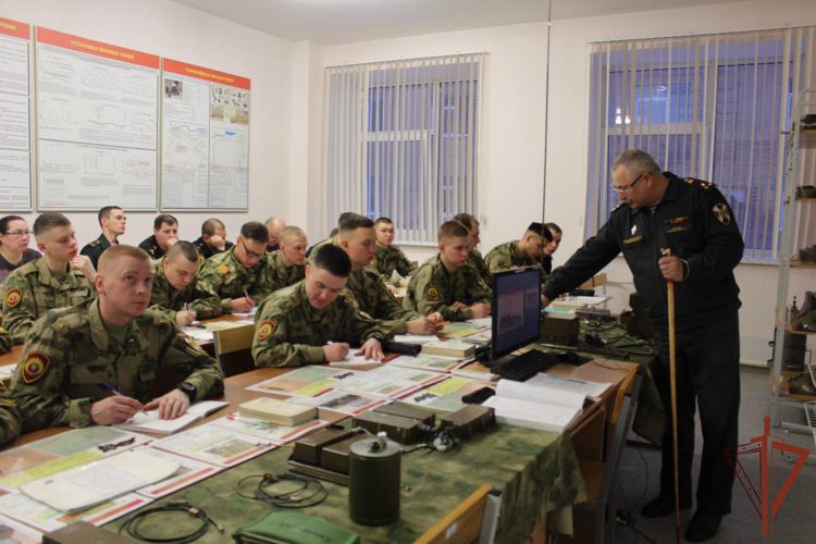 В Пермском военном институте проведено показное занятие по дисциплине «Устройство и преодоление инженерных заграждений»