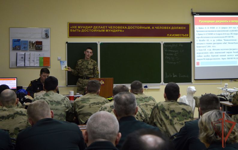 В Пермском военном институте проведено показное занятие по дисциплине «Теоретические и методические основы дрессировки служебных собак»