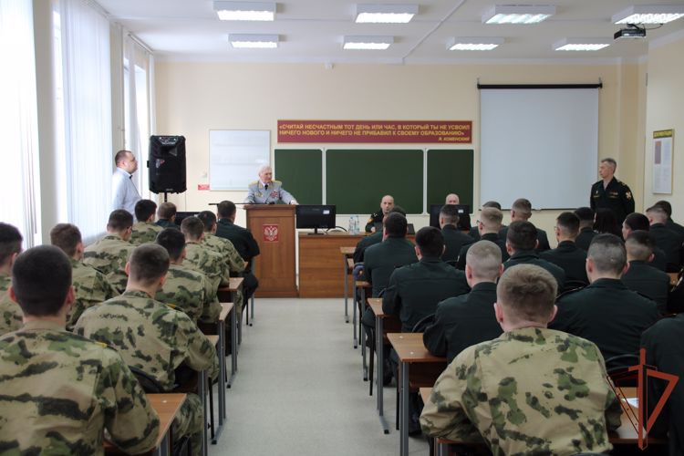 11 февраля 2023 г. на кафедре продовольственного и вещевого обеспечения проведена встреча курсантов факультета тыла с Героем Советского Союза Геннадием Николаевичем Зайцевым
