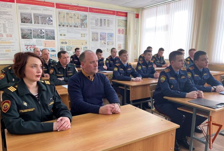 Проведение на кафедре огневой подготовки  круглого стола: «Современное состояние и перспективы развития стрелкового оружия в войсках национальной гвардии Российской Федерации»
