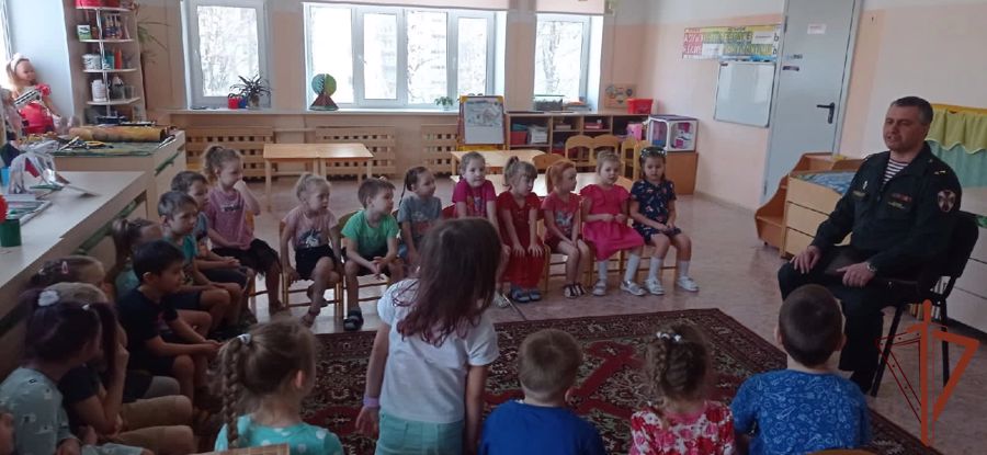 В рамках «Недели мужества» офицерами факультета (инженерного обеспечения) проведена военно-патриотическая работа среди воспитанников детского сада № 390 города Перми