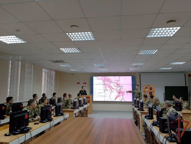 С курсантами факультета связи проведено военно-политическое информирование, посвященное Дню воинской славы России