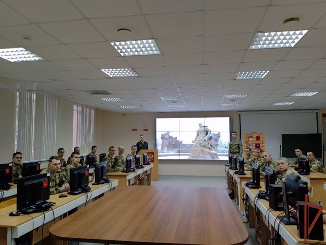 С курсантами факультета связи проведено военно-политическое информирование, посвященное Дню воинской славы России