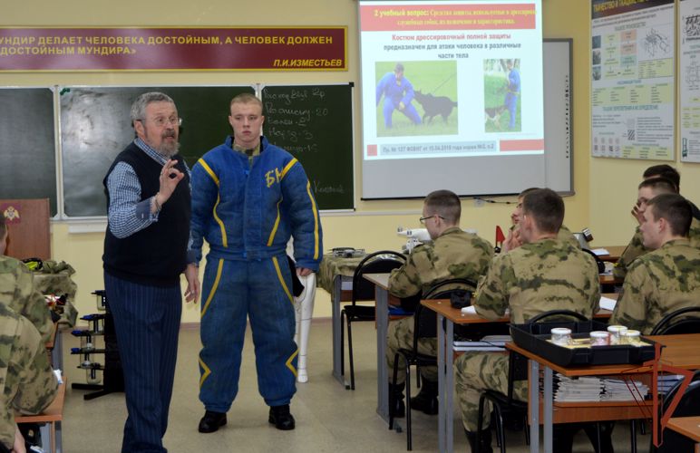 В Пермском военном институте проведено показное занятие по дисциплине «Теоретические и методические основы дрессировки служебных собак»