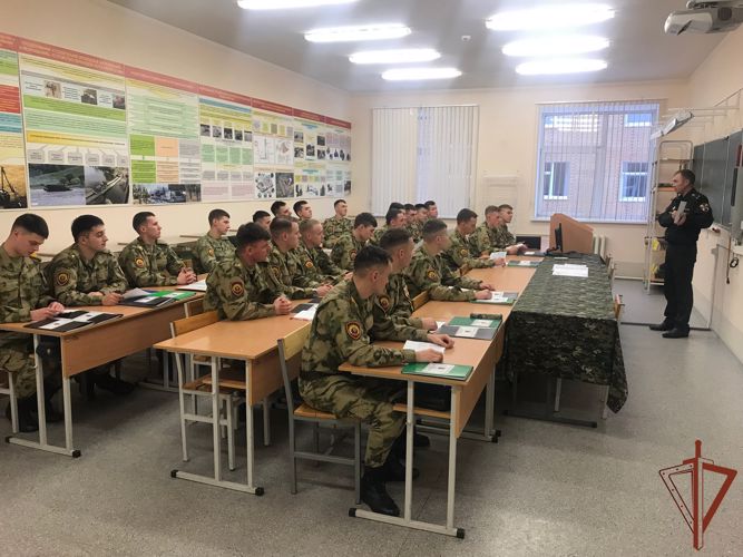 В Пермском военном институте проведено инструктивное занятие с курсантами, убывающими на войсковую практику
