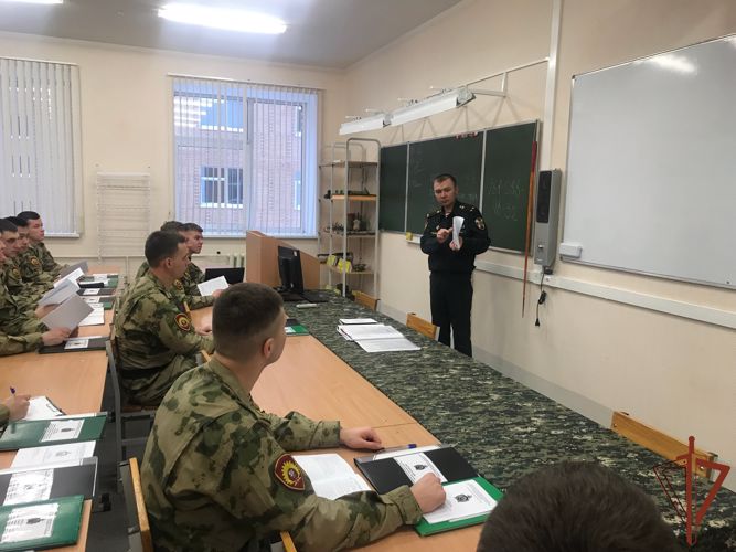 В Пермском военном институте проведено инструктивное занятие с курсантами, убывающими на войсковую практику