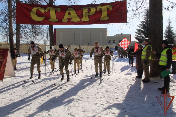 В Пермском военном институте прошла лыжная эстафета, посвящённая памяти капитана В.Т. Халуторных и военнослужащих, погибших при исполнении воинского долга