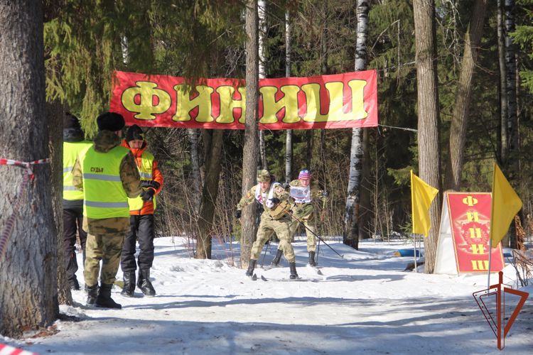 В Пермском военном институте прошла лыжная эстафета, посвящённая памяти капитана В.Т. Халуторных и военнослужащих, погибших при исполнении воинского долга