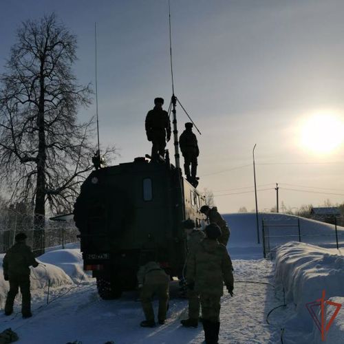 На кафедре связи факультета (связи) проведено практическое занятие по развертыванию и маскировке узла связи тактического звена управления 