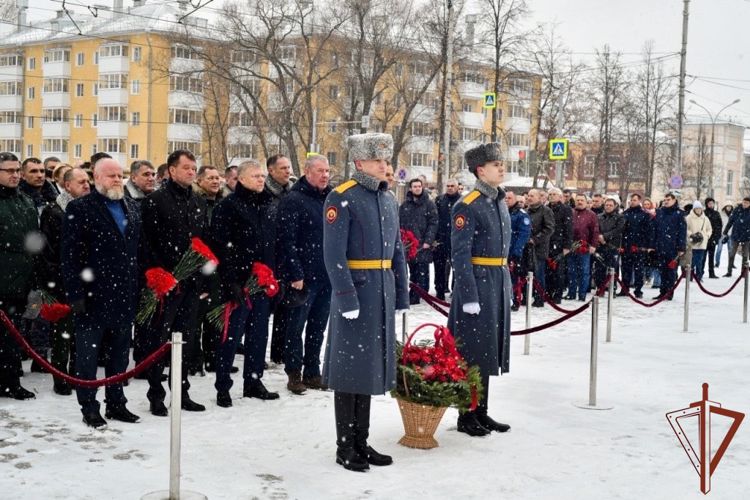 Военнослужащие военного института приняли участие в проведении мероприятий, посвященных 80-летию Уральского добровольческого танкового корпуса