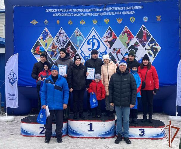 Военнослужащие Пермского военного института и члены их семей приняли участие в спортивном празднике, посвященном 100-летию общества «Динамо»: «Всей семьей на старт»