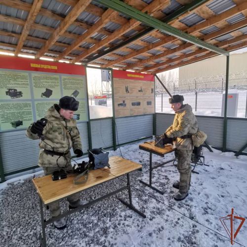 На кафедре связи факультета (связи) проведено практическое занятие по развертыванию и маскировке узла связи тактического звена управления 