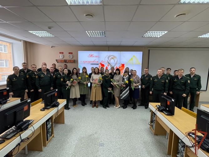 В Пермском военном институте в преддверии Международного женского дня прошло чествование женских коллективов