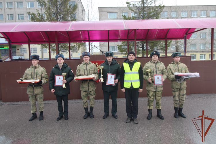 Военнослужащие Пермского военного института приняли участие в спортивном празднике, посвященном Дню войск  национальной гвардии Российской Федерации