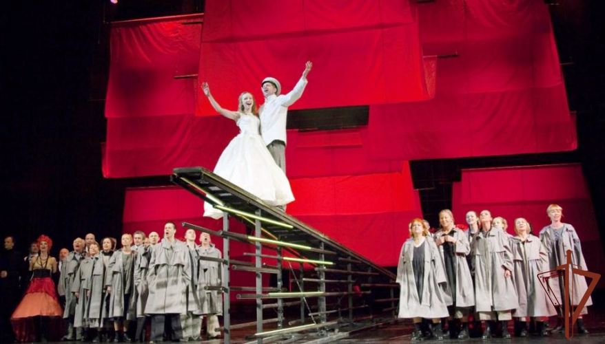 Курсанты кинологического факультета посетили спектакль «Алые паруса» в Театре-Театре