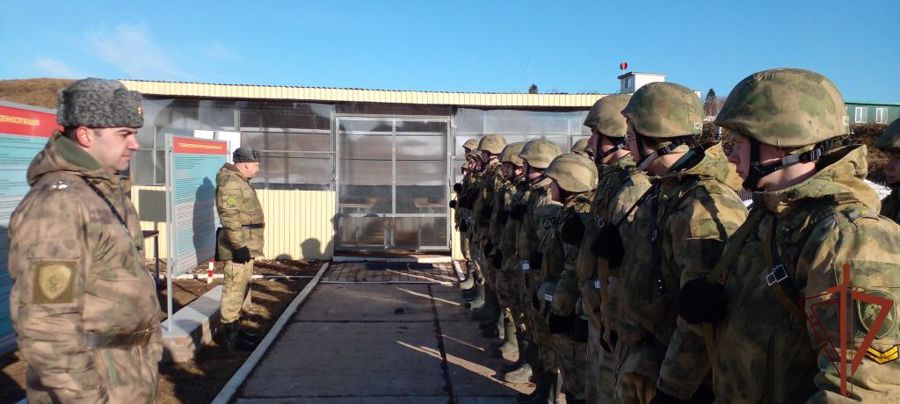 Курсанты Пермского военного института в ходе занятия совершенствовали навык проделывания проходов в минных полях взрывным способом