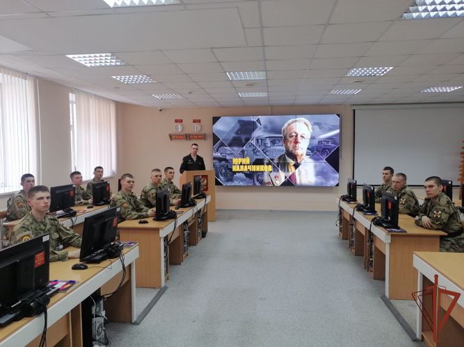 На факультете (связи) проведено военно-политическое информирование, посвященное выдающемуся пермскому конструктору артиллерийских систем