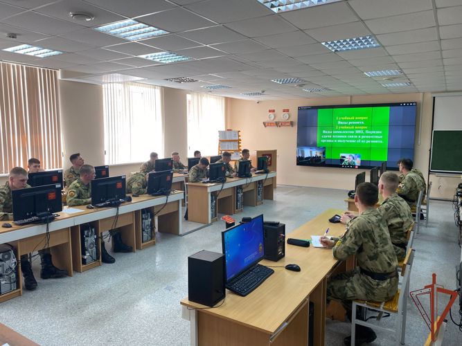 С курсантами по направлению подготовки «Инфокоммуникационные технологии и системы связи» проведено групповое занятие в режиме видео-конференц-связи