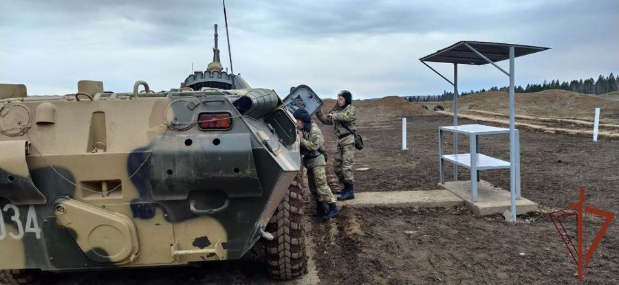 В Пермском военном институте курсанты выпускного курса приступили к сдаче экзамена по огневой подготовке