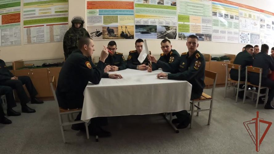 В  военном институте проведена викторина, посвящённая годовщине образования войск правопорядка