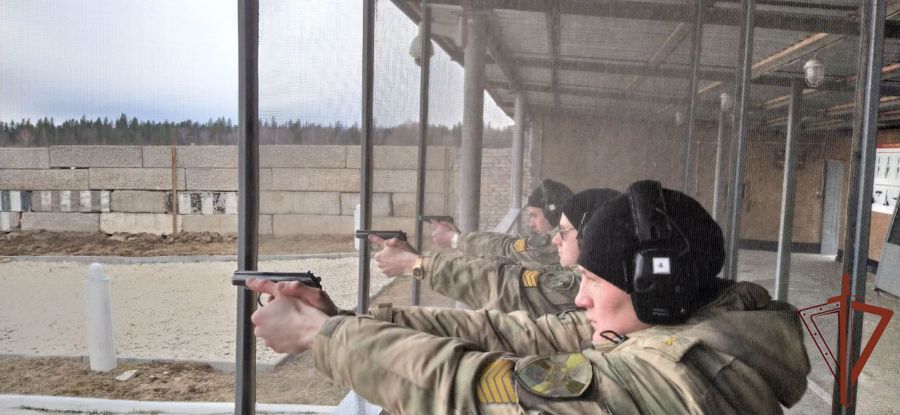 В Пермском военном институте курсанты выпускного курса приступили к сдаче экзамена по огневой подготовке