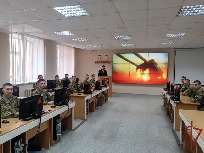 На факультете (связи) проведено военно-политическое информирование, посвященное выдающемуся пермскому конструктору артиллерийских систем
