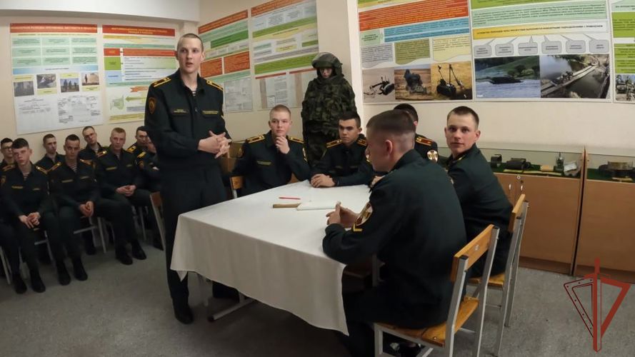 В  военном институте проведена викторина, посвящённая годовщине образования войск правопорядка