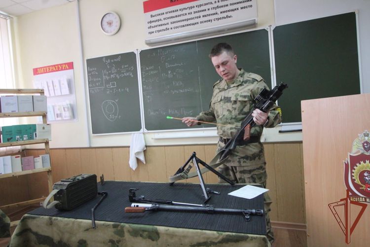 В Пермском военном институте курсанты выпускного курса приступили к сдаче экзамена по огневой подготовке