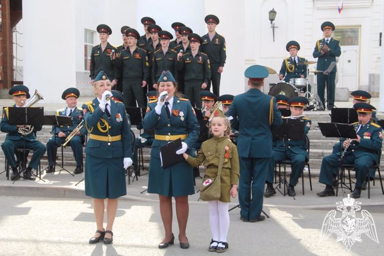 Военнослужащие Пермского военного института приняли участие в праздничных мероприятиях, посвященных Дню Победы советского народа в Великой Отечественной войне