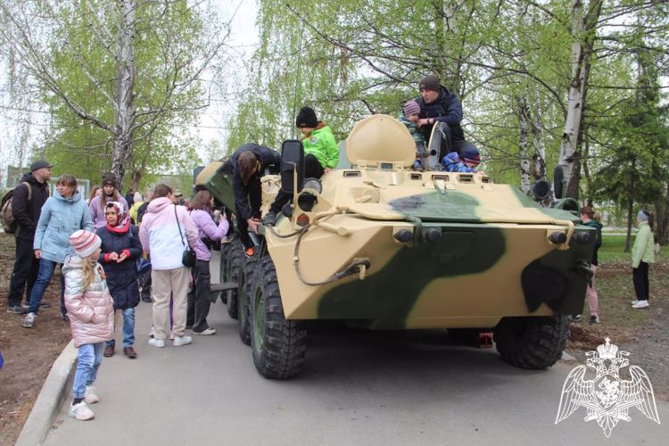 Военнослужащие Пермского военного института приняли участие в праздничных мероприятиях, посвященных Дню Победы советского народа в Великой Отечественной войне