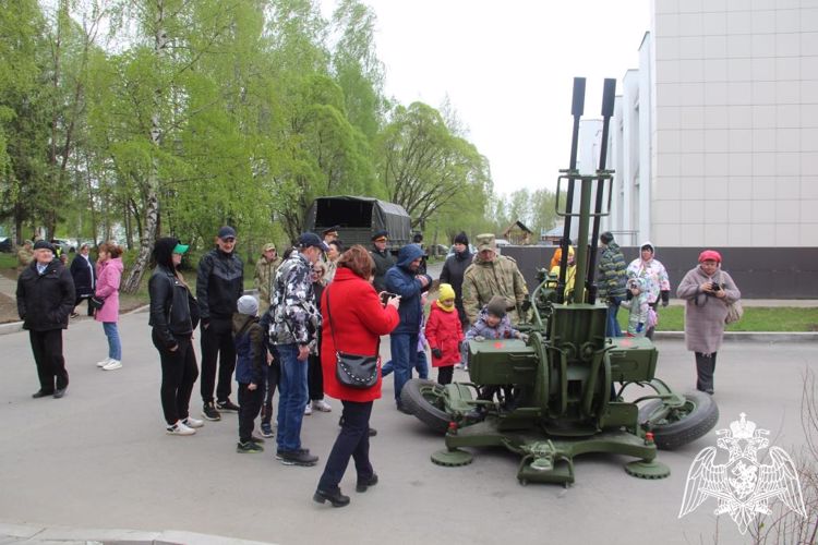 Военнослужащие Пермского военного института приняли участие в праздничных мероприятиях, посвященных Дню Победы советского народа в Великой Отечественной войне