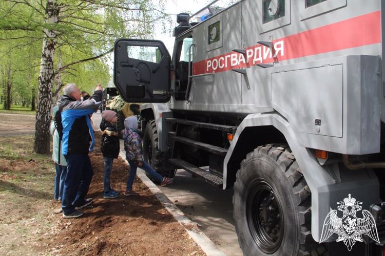 Военнослужащие Пермского военного института приняли участие в праздничных мероприятиях, посвященных Дню Победы советского народа в Великой Отечественной войне