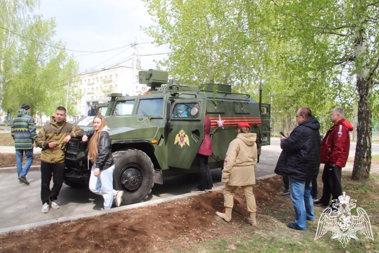 Военнослужащие Пермского военного института приняли участие в праздничных мероприятиях, посвященных Дню Победы советского народа в Великой Отечественной войне