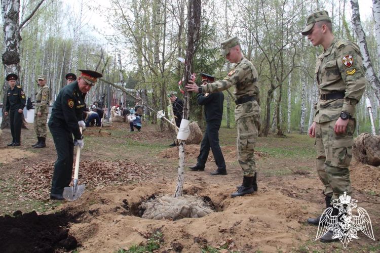 Военнослужащие Пермского военного института приняли участие в праздничных мероприятиях, посвященных Дню Победы советского народа в Великой Отечественной войне