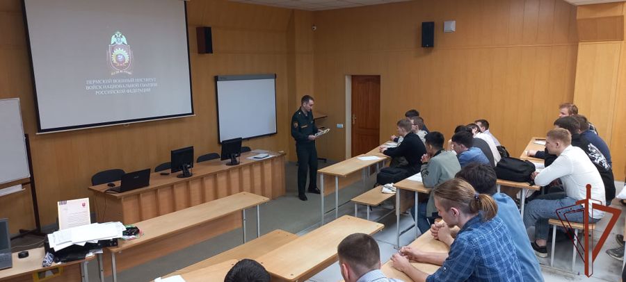 Военнослужащие факультета (связи) Пермского военного института провели агитационные мероприятия в учебных заведениях городов Перми и Калуги