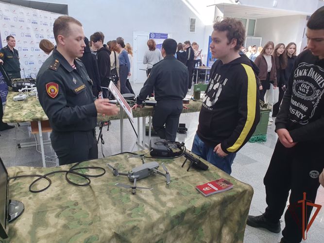 Военнослужащие Пермского военного института приняли участие в «Ярмарке вакансий»