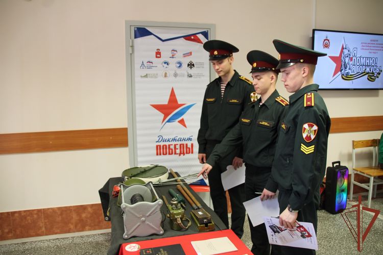Личный состав Пермского военного института принял участие в ежегодной Международной просветительско-патриотической акции «Диктант Победы», посвященной событиям Великой Отечественной войны 1941-1945 годов
